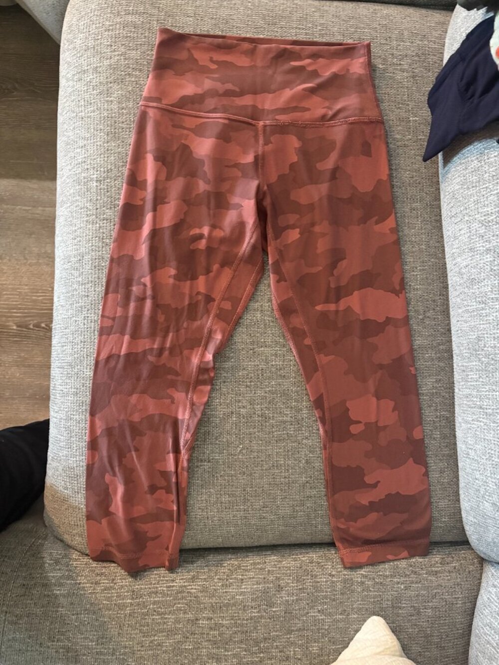 Lululemon High Rise Crop - Picture 3 of 5
